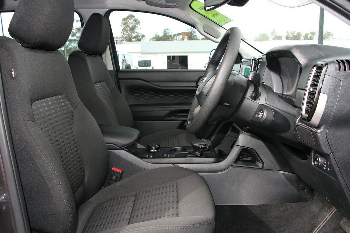 2024 Ford Everest Ambiente  2.0L