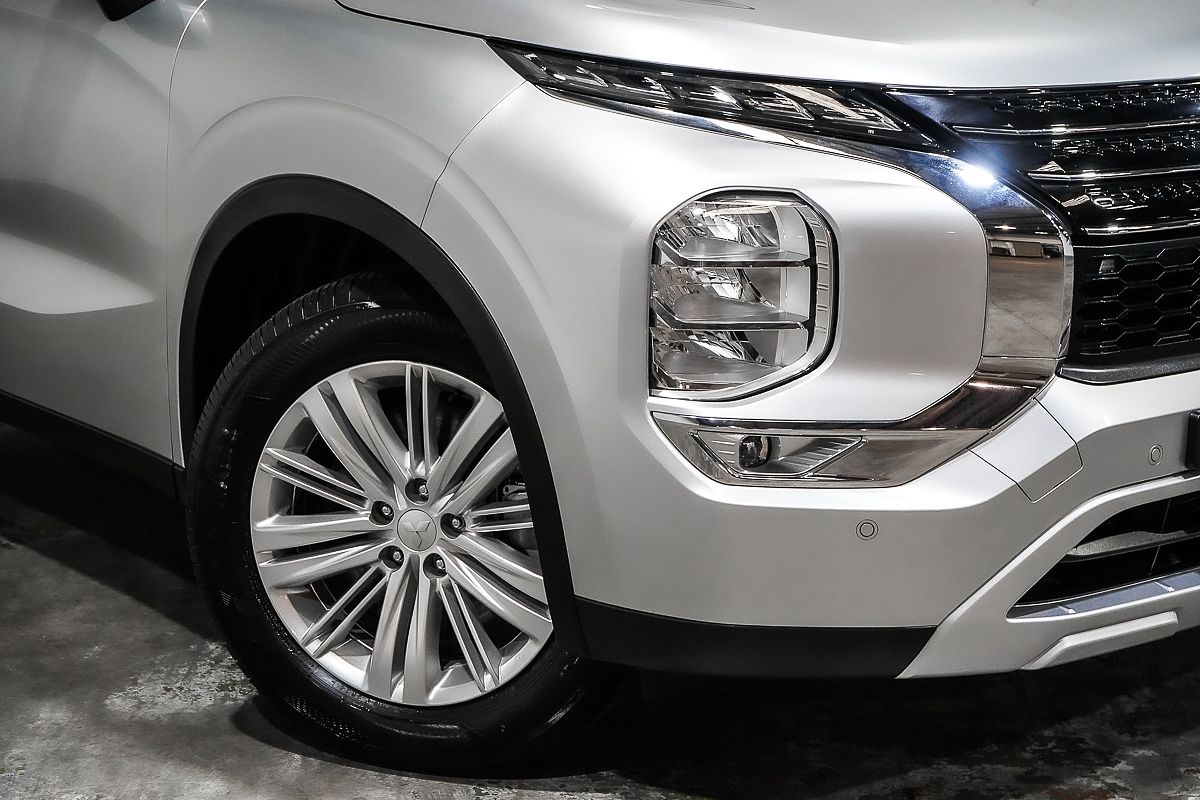 2024 Mitsubishi Outlander LS ZM