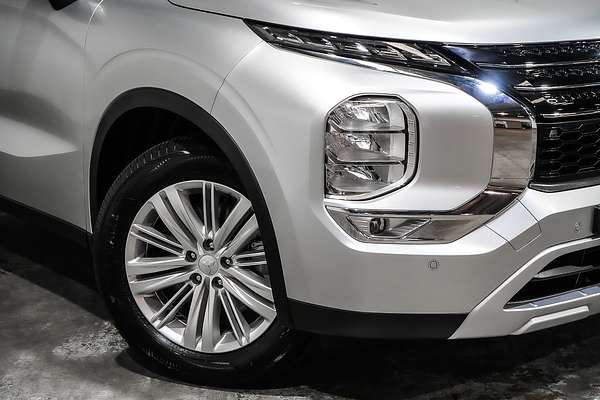 2024 Mitsubishi Outlander LS ZM