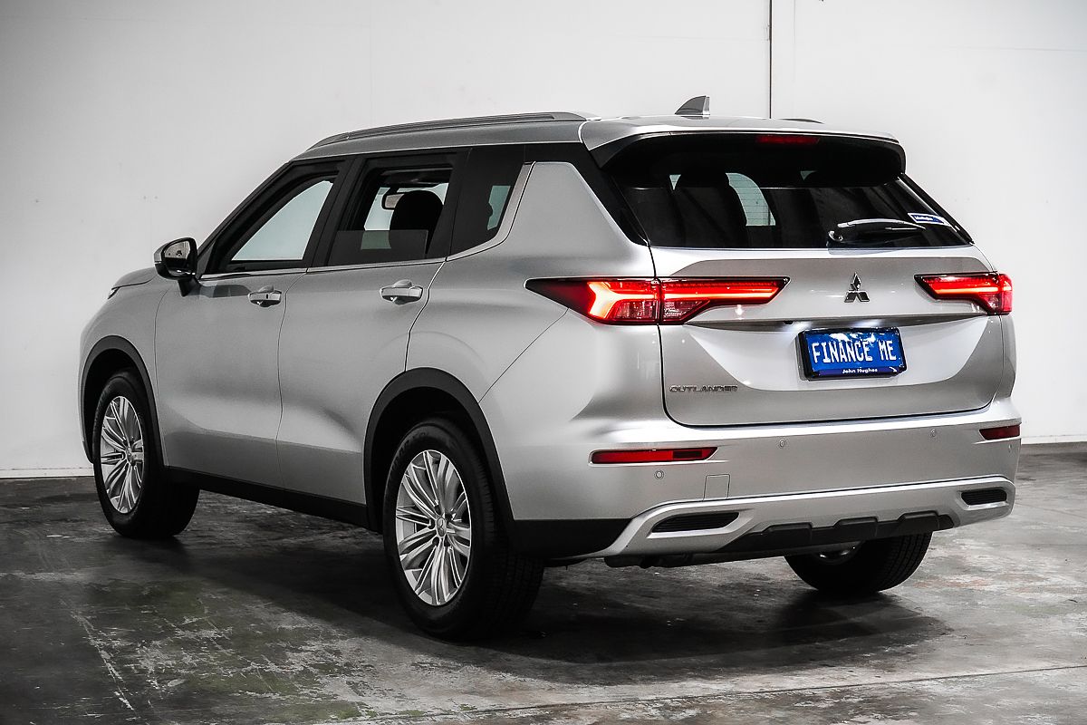 2024 Mitsubishi Outlander LS ZM
