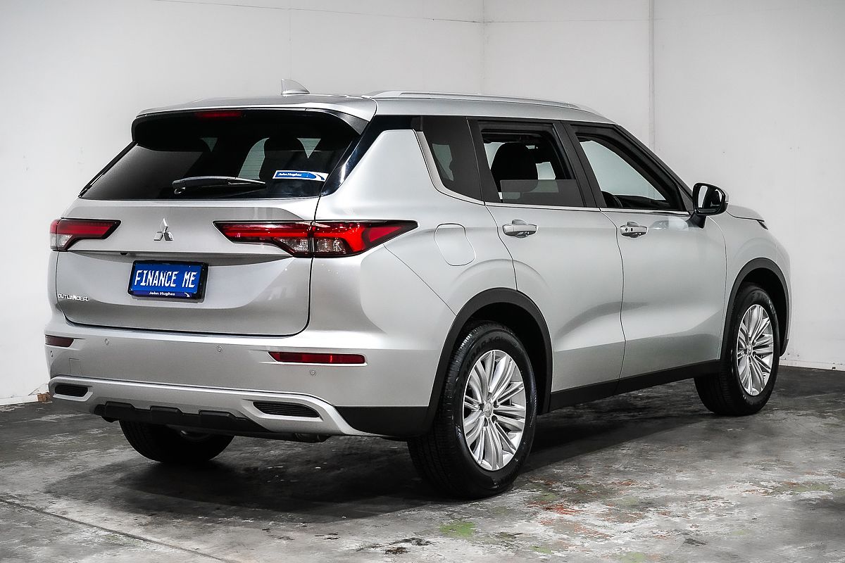 2024 Mitsubishi Outlander LS ZM
