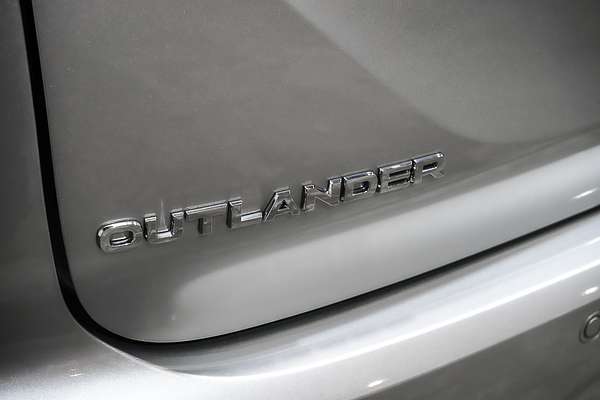 2024 Mitsubishi Outlander LS ZM