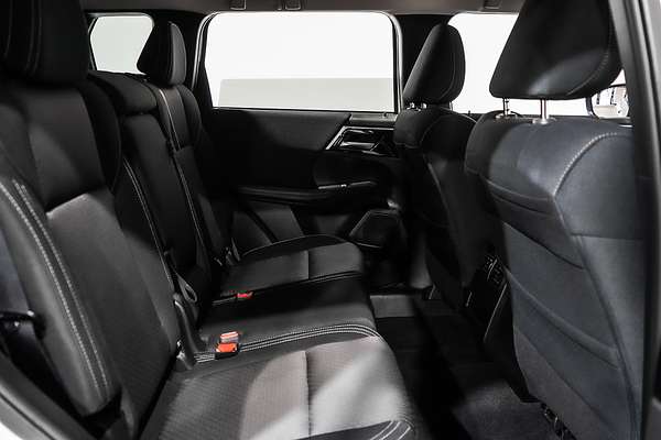 2024 Mitsubishi Outlander LS ZM