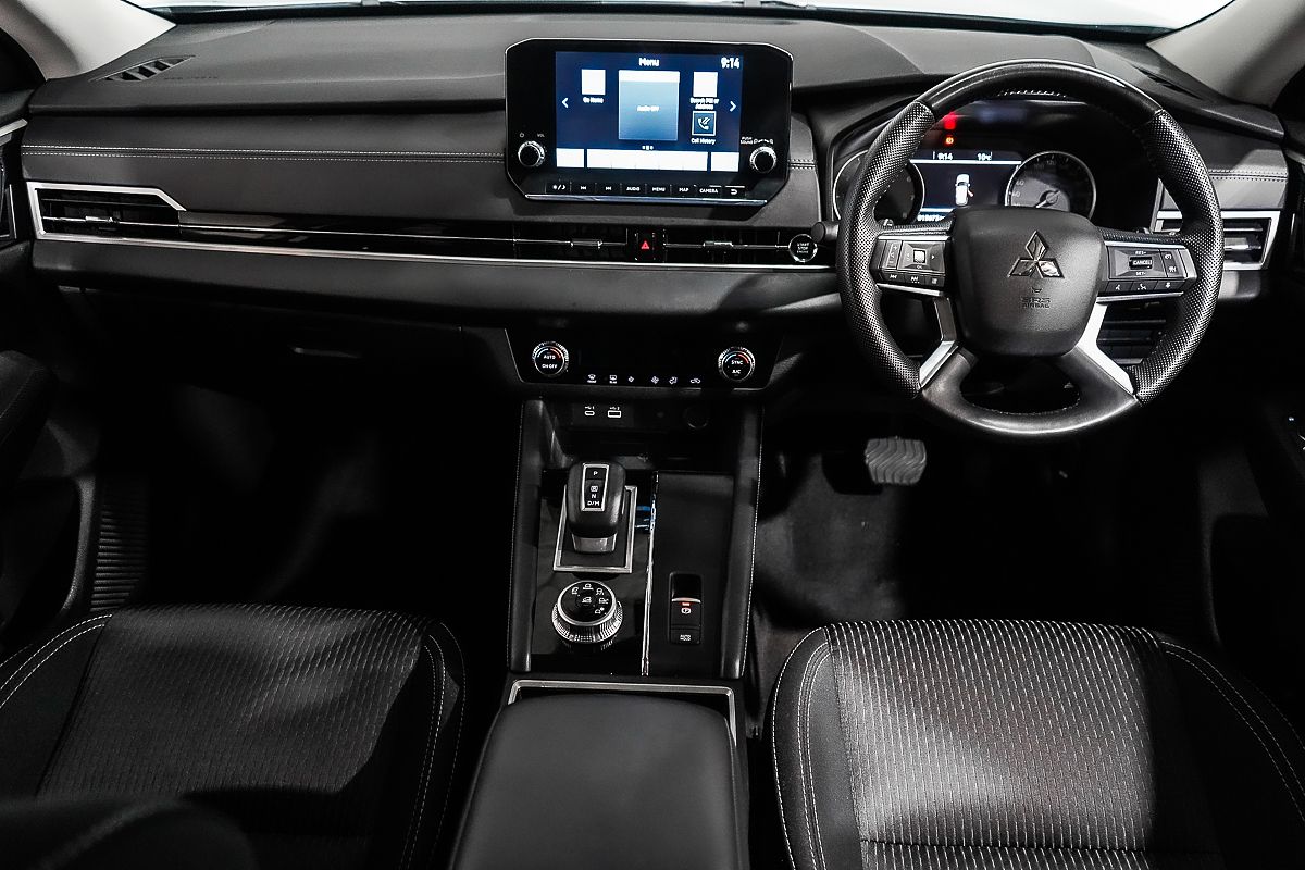 2024 Mitsubishi Outlander LS ZM