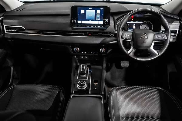 2024 Mitsubishi Outlander LS ZM