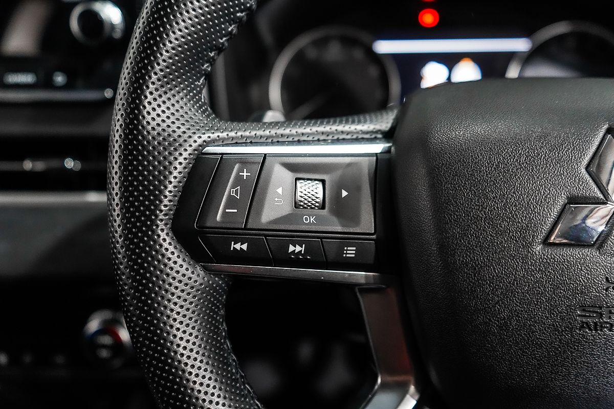 2024 Mitsubishi Outlander LS ZM