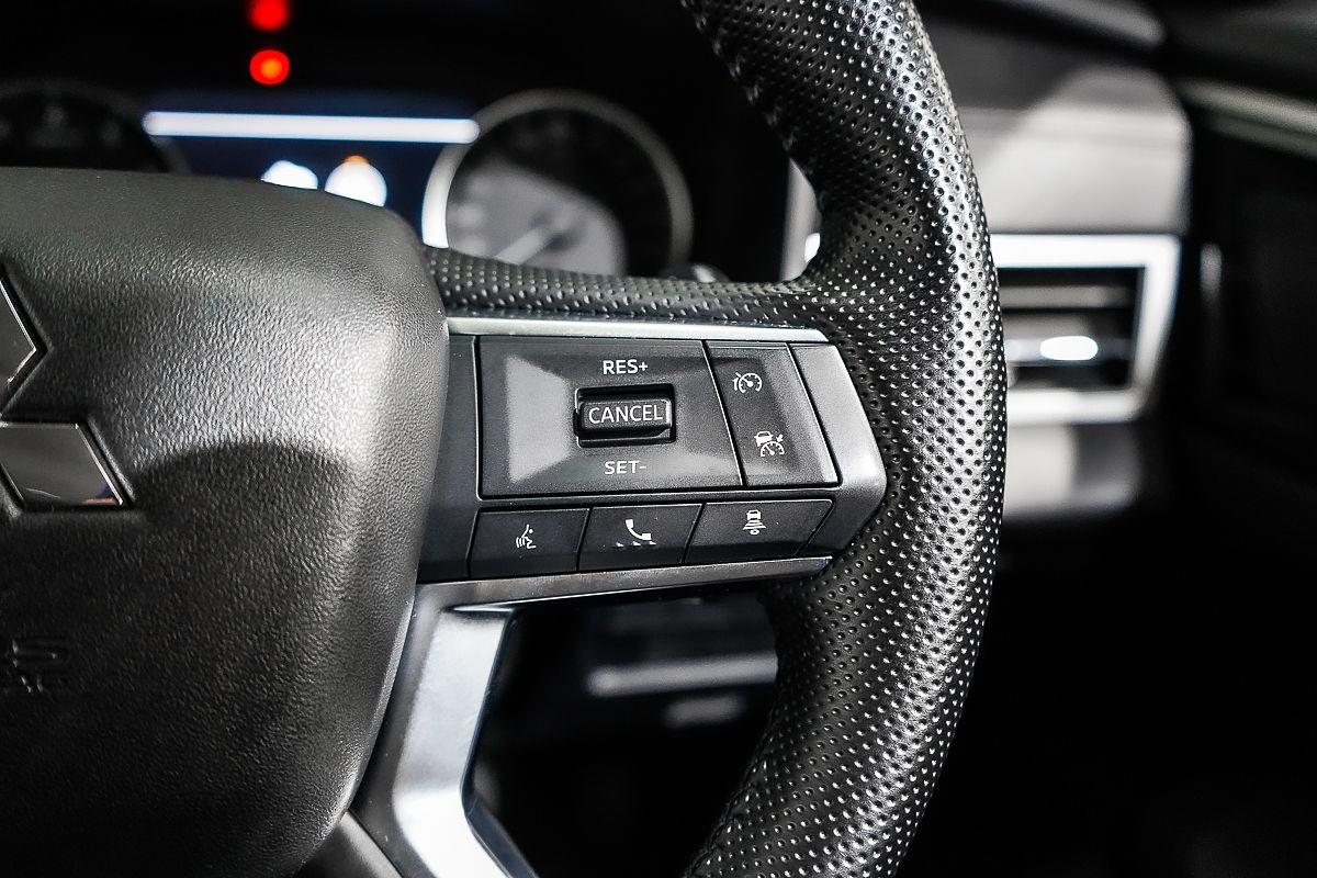 2024 Mitsubishi Outlander LS ZM