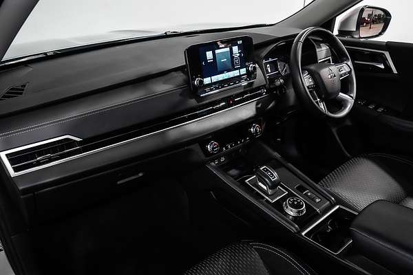 2024 Mitsubishi Outlander LS ZM