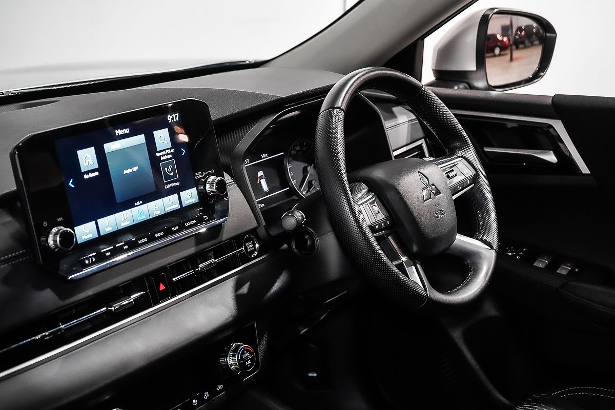 2024 Mitsubishi Outlander LS ZM