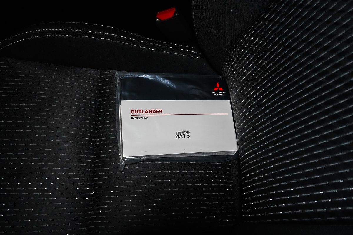 2024 Mitsubishi Outlander LS ZM