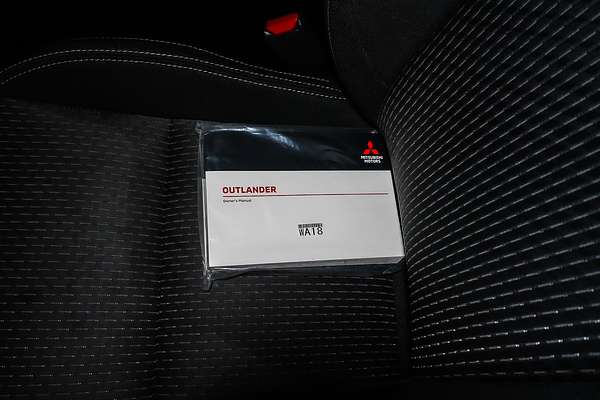 2024 Mitsubishi Outlander LS ZM