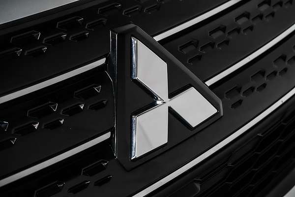 2024 Mitsubishi Outlander LS ZM