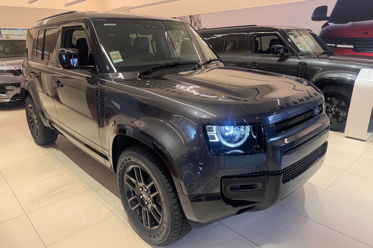 2025 Land Rover Defender 110 P400 X-Dynamic SE L663