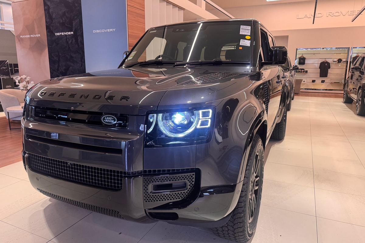 2025 Land Rover Defender 110 P400 X-Dynamic SE L663