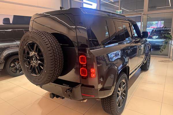 2025 Land Rover Defender 110 P400 X-Dynamic SE L663