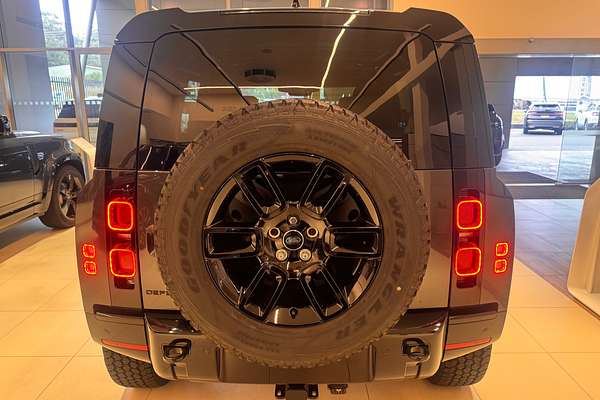 2025 Land Rover Defender 110 P400 X-Dynamic SE L663