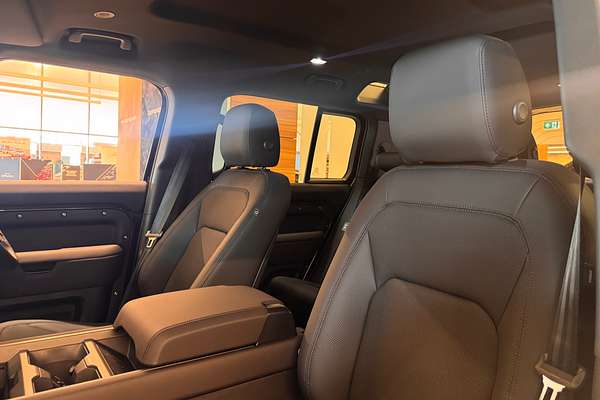 2025 Land Rover Defender 110 P400 X-Dynamic SE L663