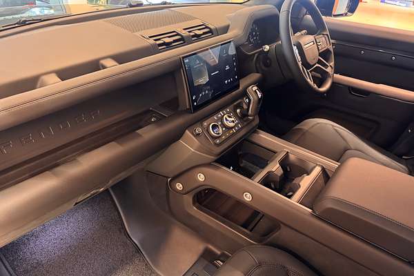 2025 Land Rover Defender 110 P400 X-Dynamic SE L663