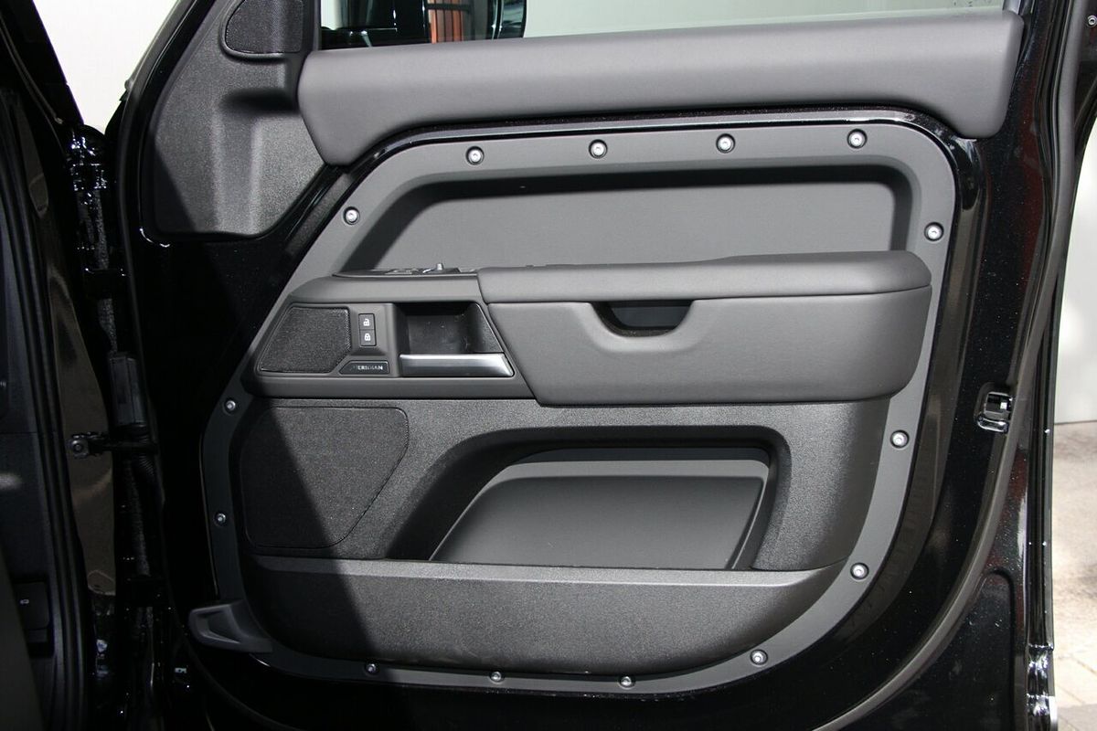 2025 Land Rover Defender 110 D350 X-Dynamic HSE L663