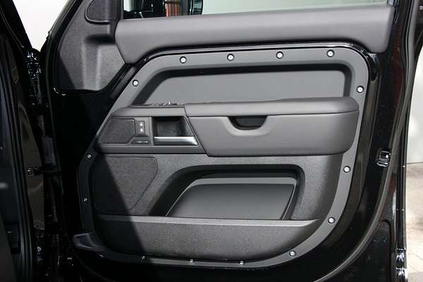 2025 Land Rover Defender 110 D350 X-Dynamic HSE L663