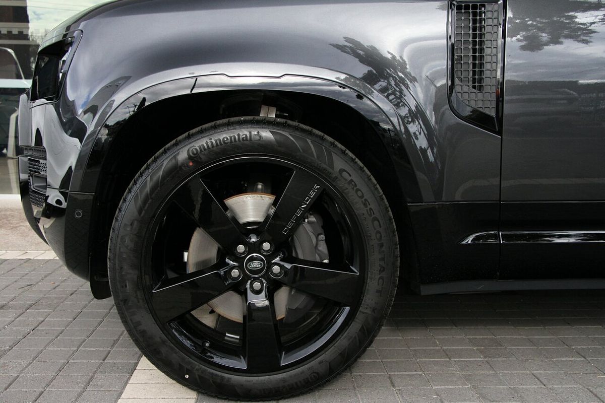 2025 Land Rover Defender 130 P400 X-Dynamic SE L663