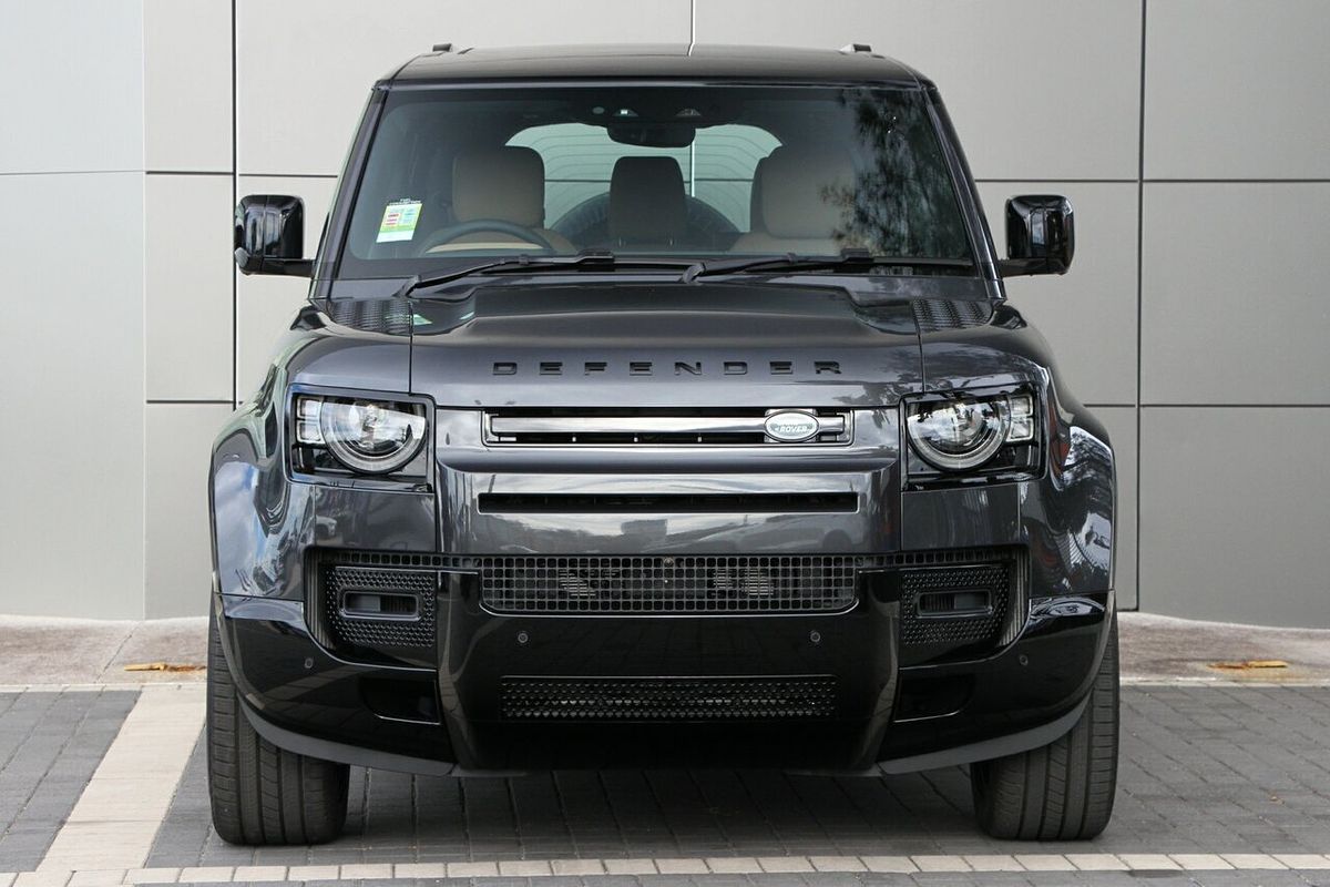 2025 Land Rover Defender 130 P400 X-Dynamic SE L663