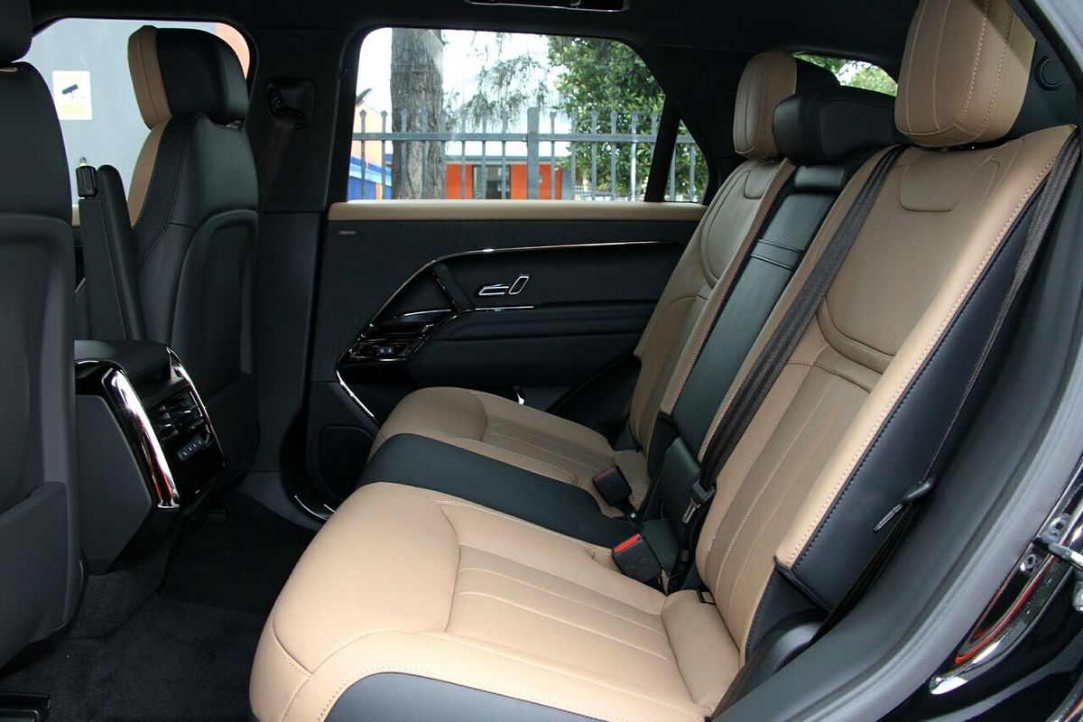 2025 Land Rover Range Rover Sport D250 Dynamic SE L461