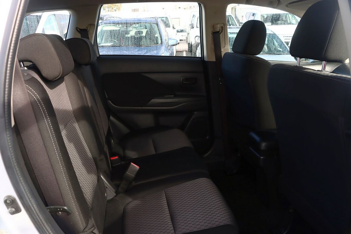 2014 Mitsubishi Outlander ES ZJ