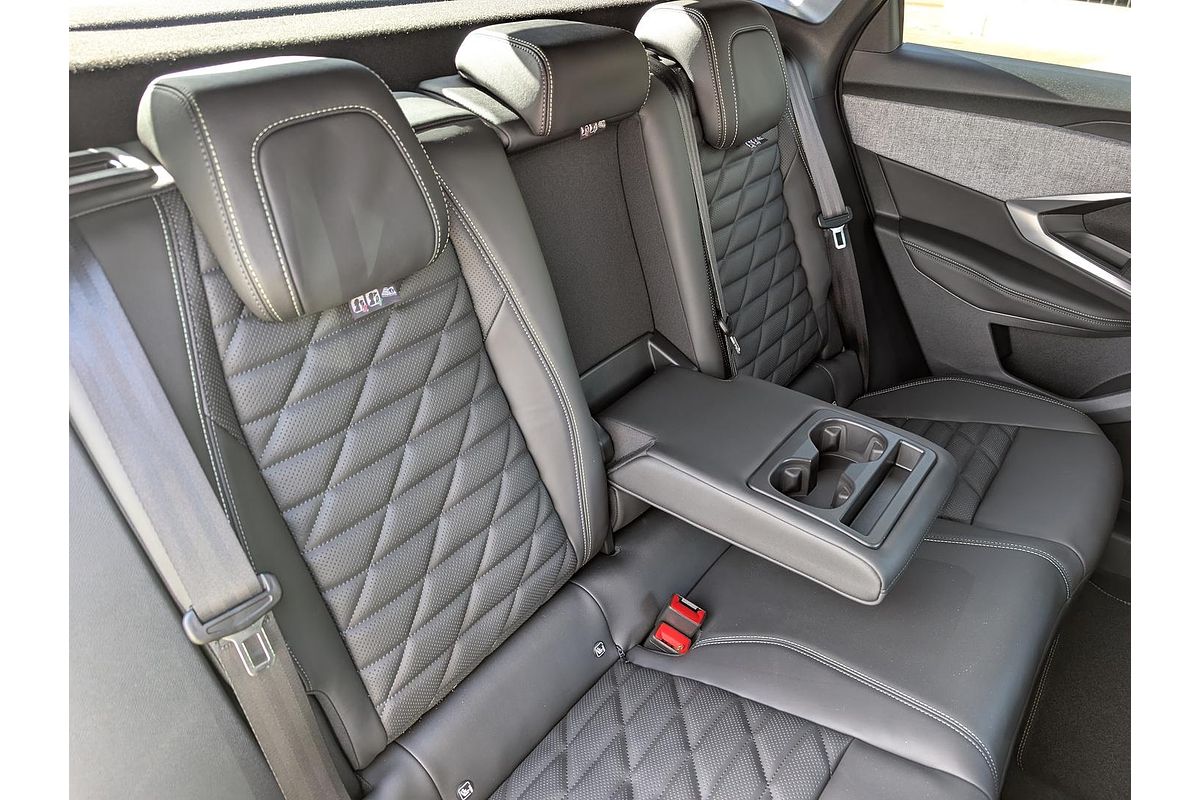 2025 Peugeot 3008 GT Premium Hybrid P64