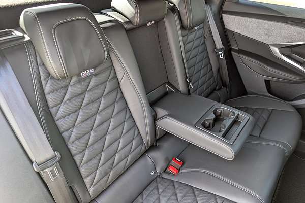 2025 Peugeot 3008 GT Premium Hybrid P64