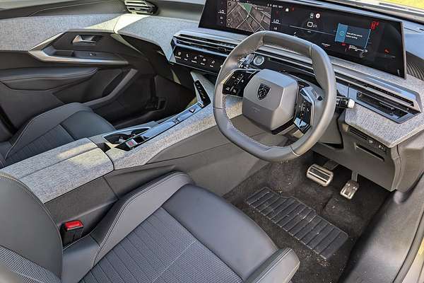 2025 Peugeot 3008 Allure Hybrid P64