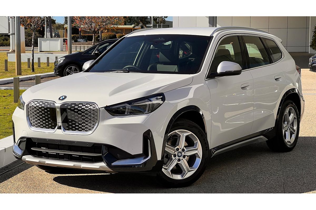 2024 BMW iX1 eDrive20 xLine U11
