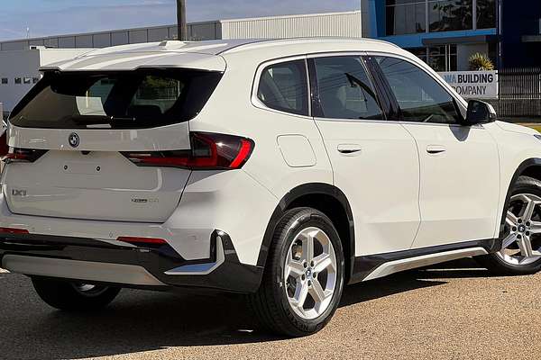 2024 BMW iX1 eDrive20 xLine U11