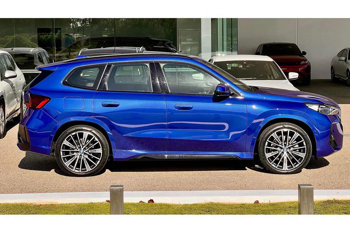 2024 BMW iX1 eDrive20 xLine U11