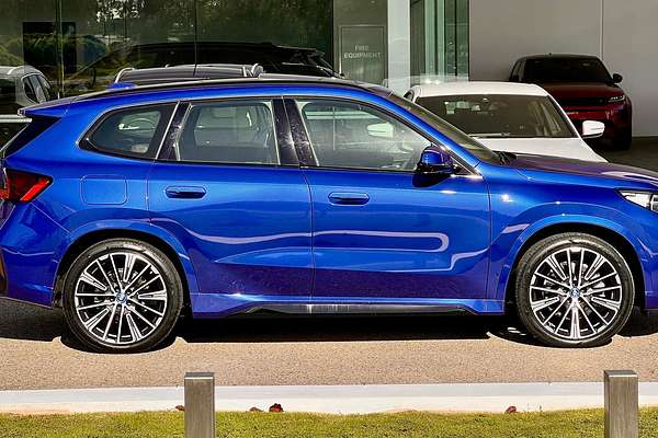 2024 BMW iX1 eDrive20 xLine U11