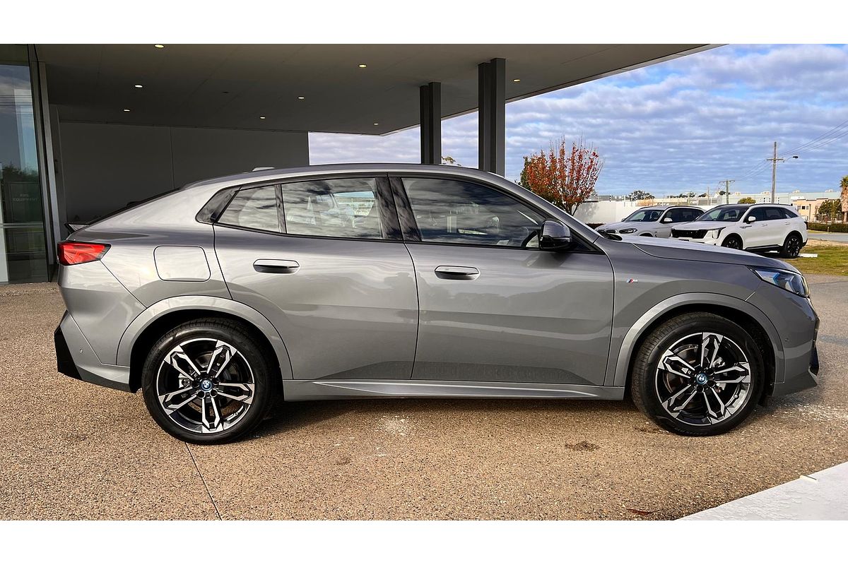 2024 BMW iX2 xDrive30 M Sport U10