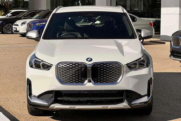 2024 BMW iX1 eDrive20 xLine U11