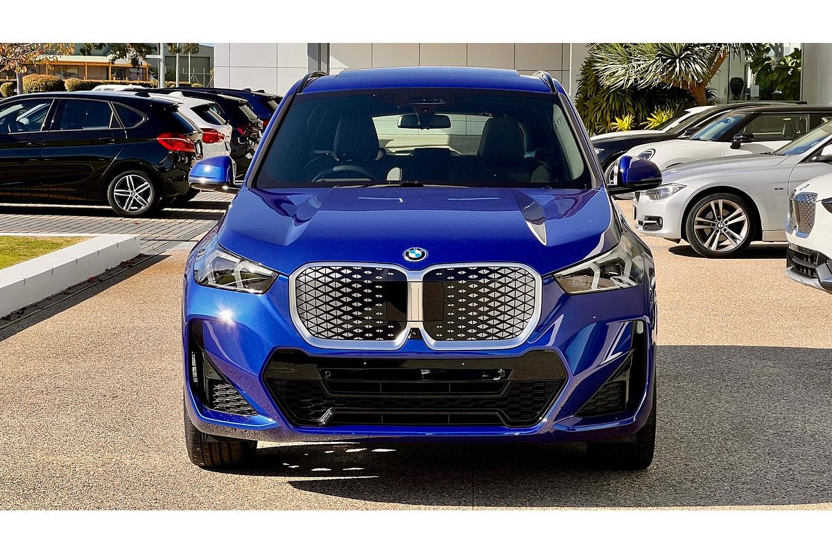 2024 BMW iX1 eDrive20 xLine U11