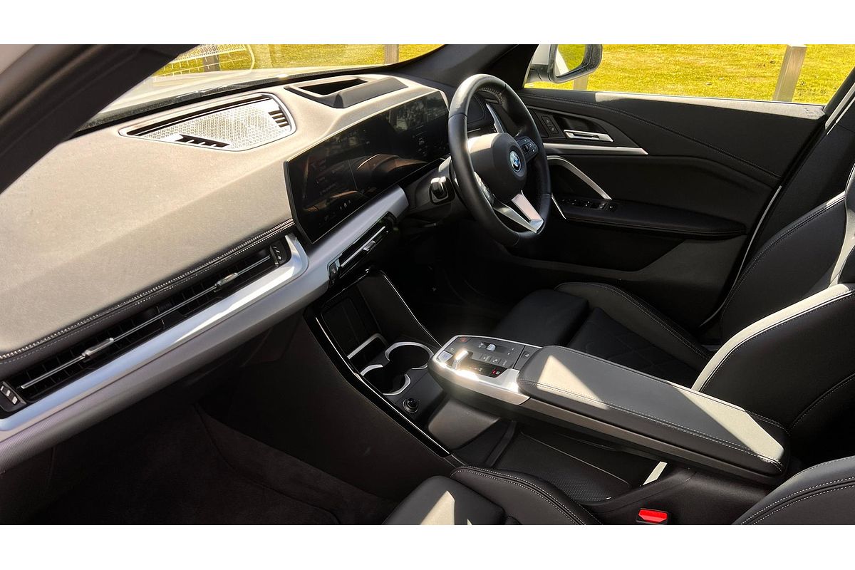 2024 BMW iX1 eDrive20 xLine U11