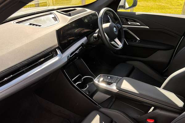 2024 BMW iX1 eDrive20 xLine U11