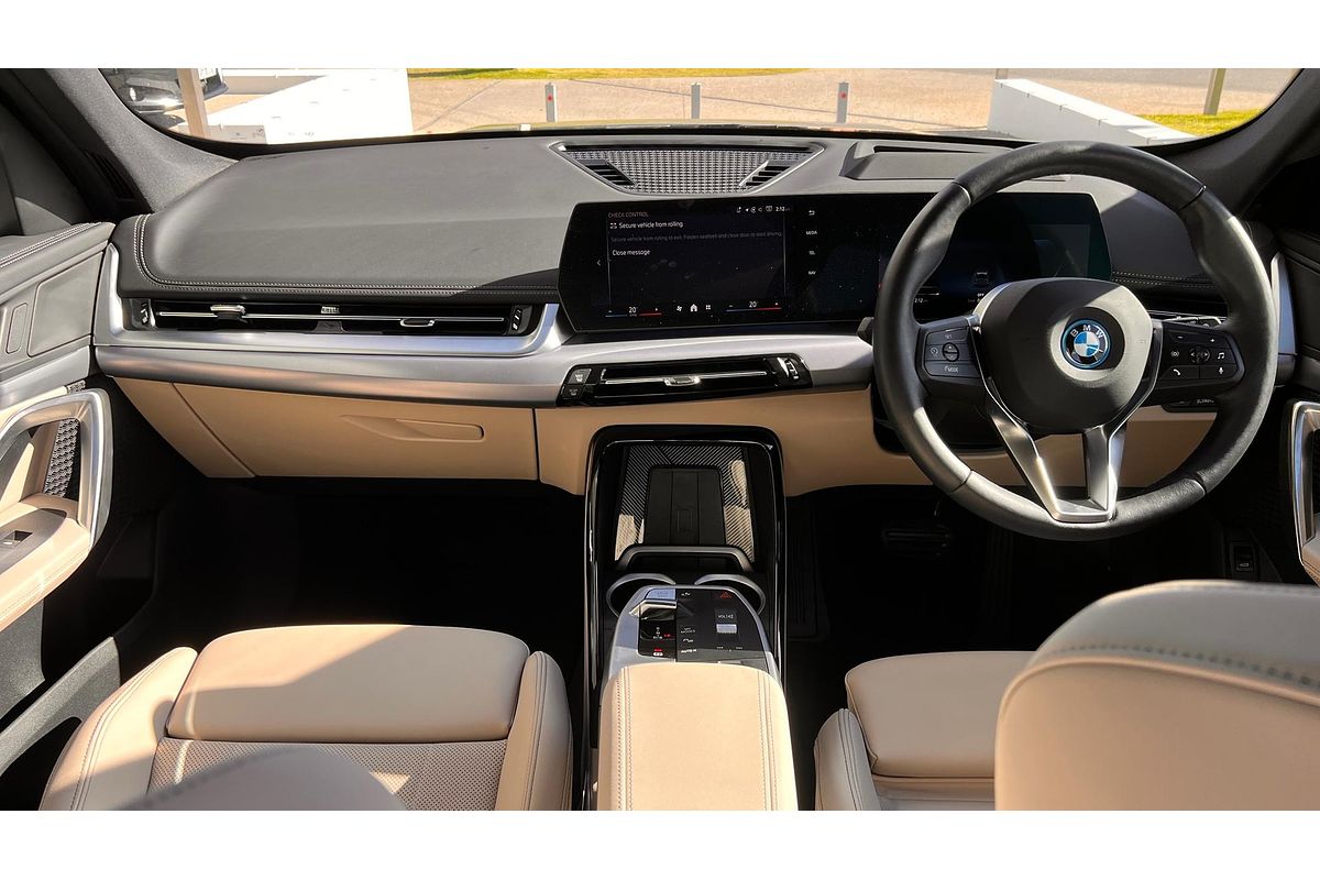 2023 BMW iX1 eDrive20 xLine U11