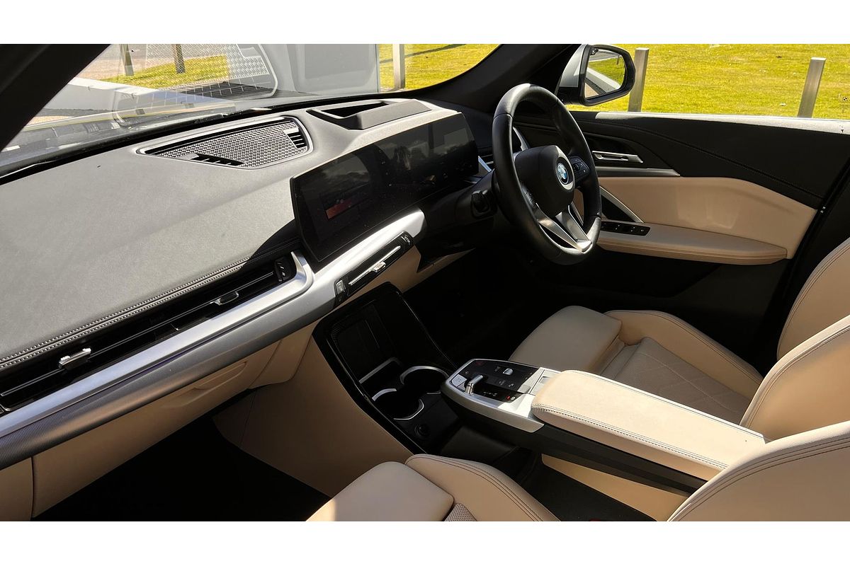 2023 BMW iX1 eDrive20 xLine U11