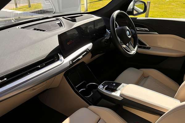 2023 BMW iX1 eDrive20 xLine U11