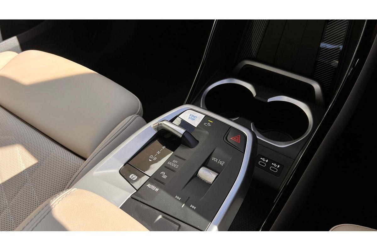 2023 BMW iX1 eDrive20 xLine U11