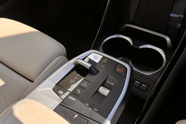 2023 BMW iX1 eDrive20 xLine U11