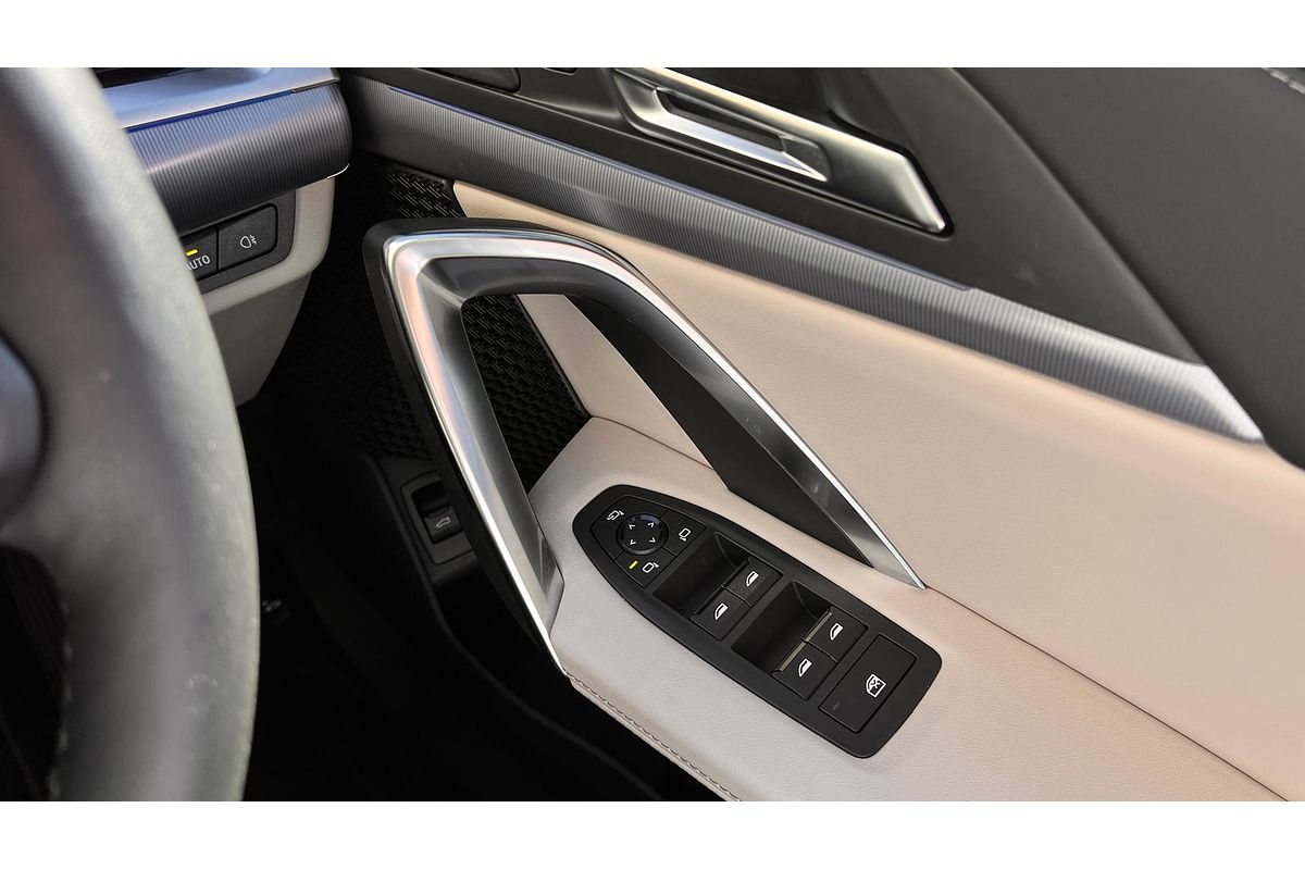 2023 BMW iX1 eDrive20 xLine U11