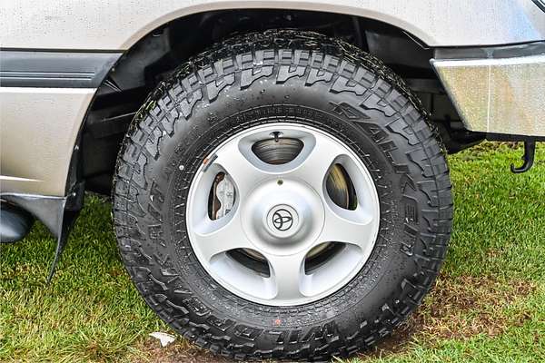 2002 Toyota Landcruiser GXL UZJ100R