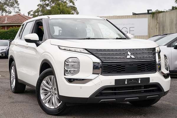 2024 Mitsubishi Outlander ES ZM