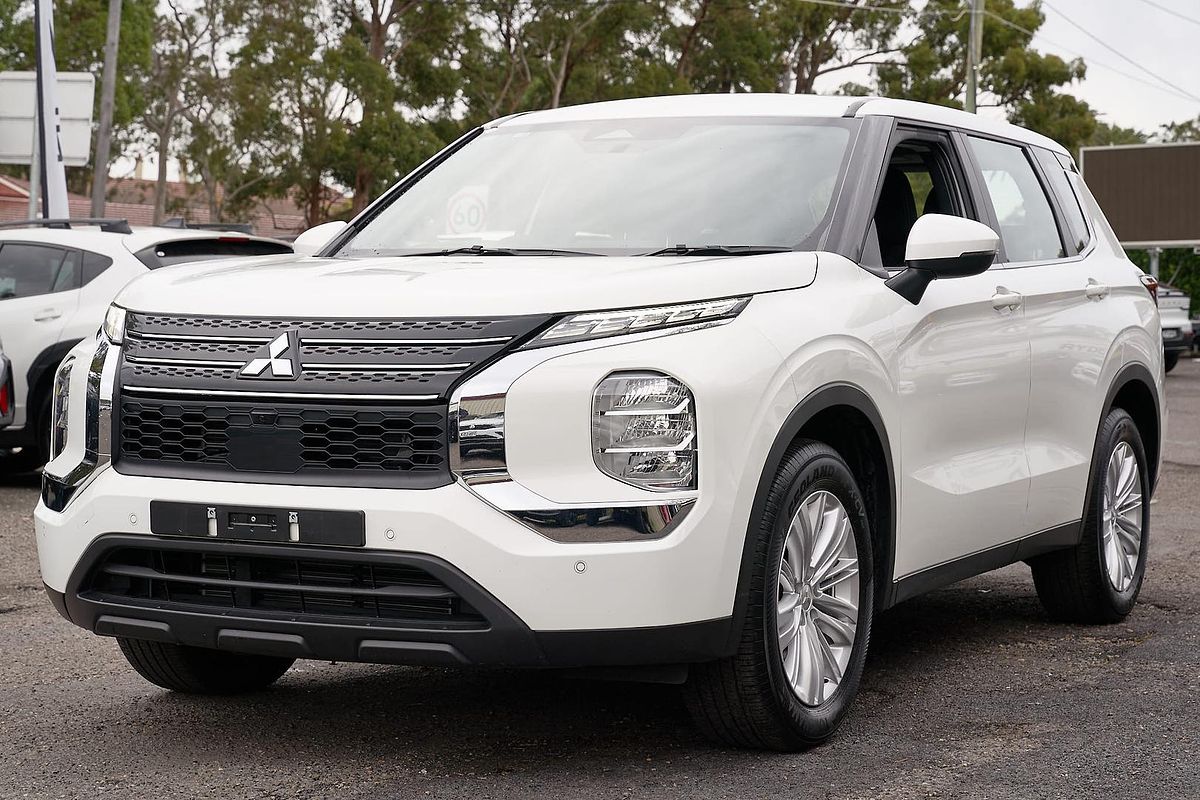 2024 Mitsubishi Outlander ES ZM