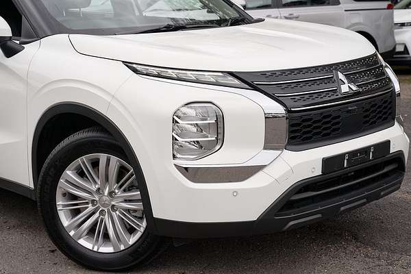 2024 Mitsubishi Outlander ES ZM